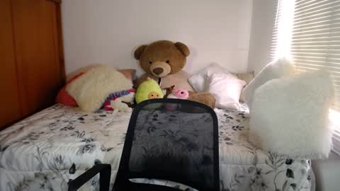 Allie  online show from December 13, 7:10 pm