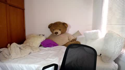 Allie  online show from December 28, 9:40 pm