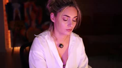 Allie online show from November 11, 6:02 am