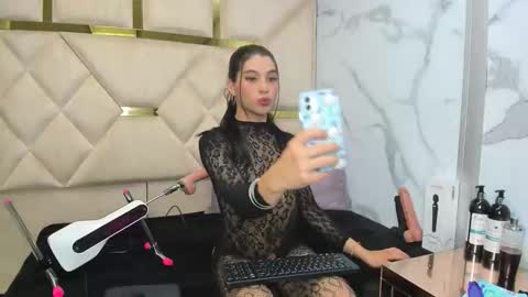 Snapshot of allison_69ts chatting on April 8, 5:07 am allison_69ts online show from April 8, 5:07 am
