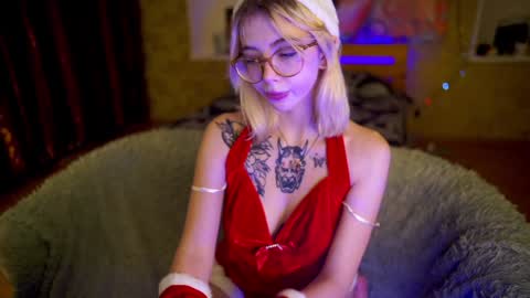 Snapshot of allison_cuty chatting on January 2, 8:57 pm Allison online show from January 2, 8:57 pm