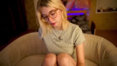 Snapshot of allison_cuty chatting on January 23, 11:15 pm Allison online show from January 23, 11:15 pm