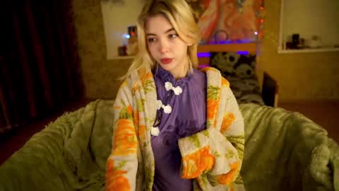 Snapshot of allison_cuty chatting on February 19, 8:10 pm Allison online show from February 19, 8:10 pm