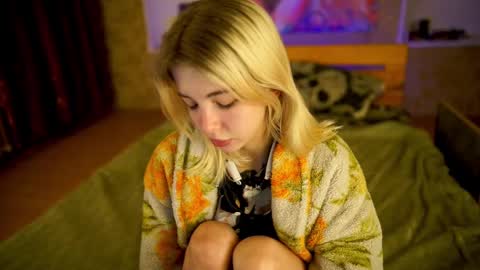 Snapshot of allison_cuty chatting on February 27, 3:04 am Allison online show from February 27, 3:04 am