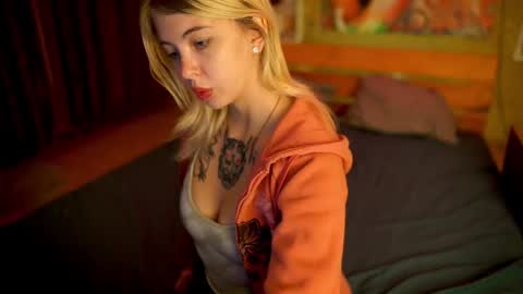 Snapshot of allison_cuty chatting on September 13, 9:14 pm Allison online show from September 13, 9:14 pm