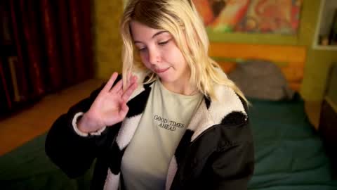 Snapshot of allison_cuty chatting on October 13, 9:04 pm Allison online show from October 13, 9:04 pm