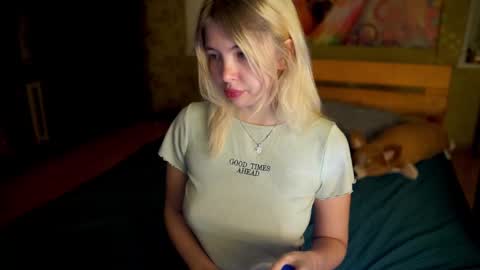 Snapshot of allison_cuty chatting on October 21, 3:07 am Allison online show from October 21, 3:07 am