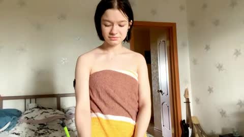 Snapshot of allisonbreese chatting on May 28, 12:46 pm Viola online show from May 28, 12:46 pm