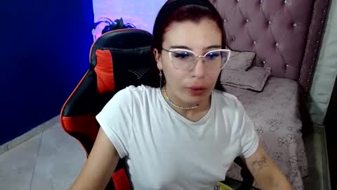 Snapshot of allisonlove_88 chatting on January 3, 2:32 am ALLISON online show from January 3, 2:32 am