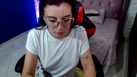 Snapshot of allisonlove_88 chatting on January 3, 9:47 am ALLISON online show from January 3, 9:47 am
