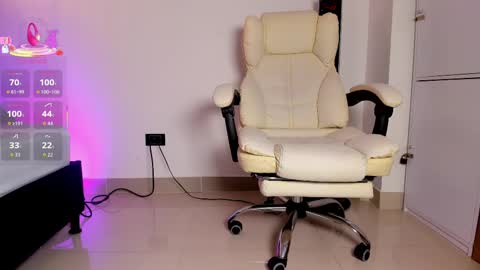 Alli  online show from October 6, 7:44 pm