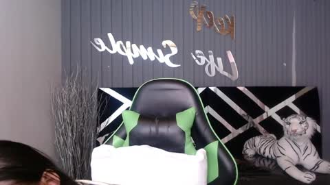 Allisson online show from March 8, 7:05 am