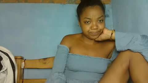 allizida01 online show from February 10, 6:45 pm