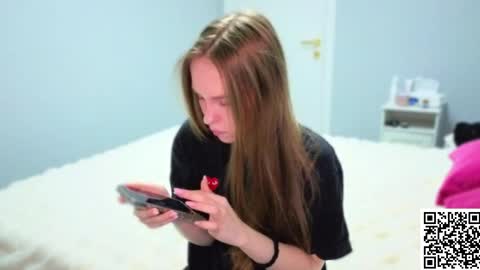 Axi online show from April 7, 9:26 pm