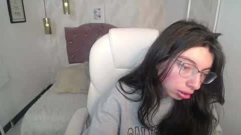 Snapshot of alllyson_ chatting on December 19, 7:54 pm alison online show from December 19, 7:54 pm