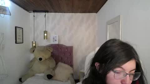 Snapshot of alllyson_ chatting on December 20, 8:38 pm alison online show from December 20, 8:38 pm