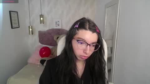 Snapshot of alllyson_ chatting on February 18, 7:54 pm alison online show from February 18, 7:54 pm