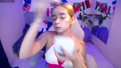 Snapshot of alloy_tiny chatting on July 3, 7:31 pm alloy_tiny online show from July 3, 7:31 pm
