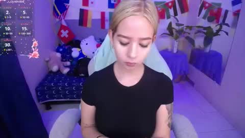 Snapshot of alloy_tiny chatting on July 19, 3:49 pm alloy_tiny online show from July 19, 3:49 pm