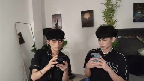 Snapshot of alluring_alpha chatting on March 3, 5:24 am kim and josh online show from March 3, 5:24 am