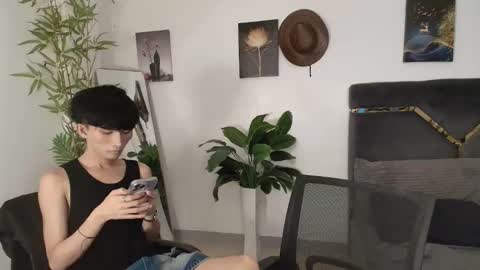 Snapshot of alluring_alpha chatting on March 25, 12:16 am kim and josh online show from March 25, 12:16 am