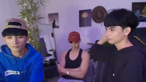 Snapshot of alluring_alpha chatting on March 26, 7:36 am kim and josh online show from March 26, 7:36 am