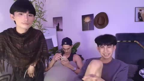 Snapshot of alluring_alpha chatting on April 18, 7:51 pm kim and josh online show from April 18, 7:51 pm