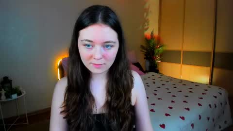 alluringeyess online show from June 11, 5:55 pm