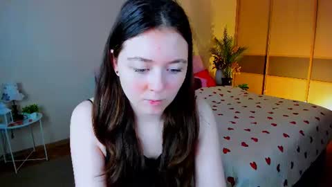 alluringeyess online show from July 13, 11:35 am