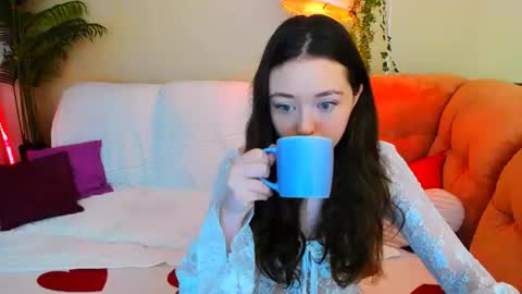 alluringeyess online show from July 26, 9:16 am