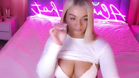 AlwaysHot online show from October 8, 2:31 am