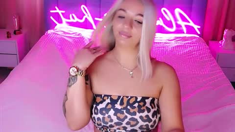 AlwaysHot online show from October 18, 2:14 am