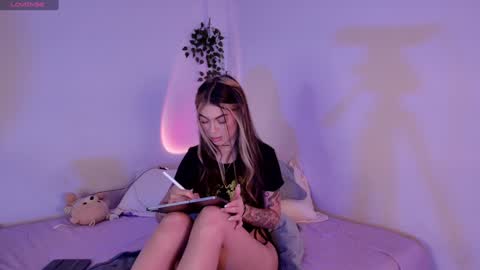 ally_clark online show from December 24, 12:33 am