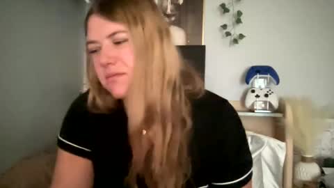 allyanalangel online show from January 2, 8:02 pm