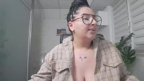 Snapshot of allyiah chatting on October 4, 4:38 pm         online show from October 4, 4:38 pm