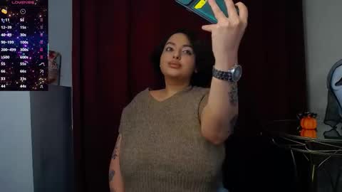 Snapshot of allyiah chatting on October 28, 7:27 pm         online show from October 28, 7:27 pm