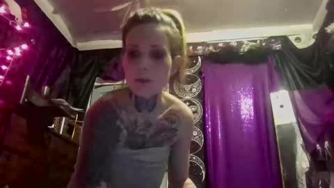 Snapshot of allymoon1369 chatting on March 27, 9:42 am allymoon1369 online show from March 27, 9:42 am