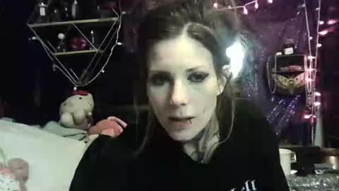 Snapshot of allymoon1369 chatting on April 17, 3:09 am allymoon1369 online show from April 17, 3:09 am