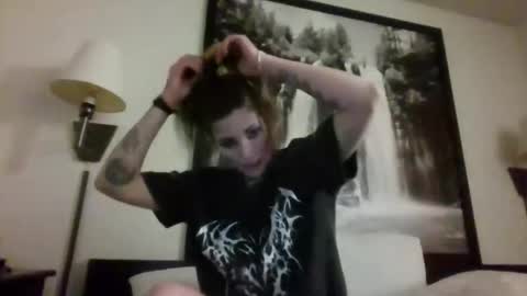 Snapshot of allymoon1369 chatting on May 12, 6:43 am allymoon1369 online show from May 12, 6:43 am