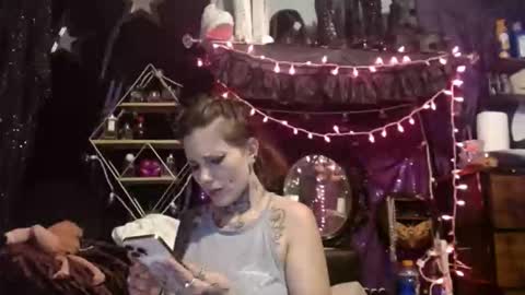 Snapshot of allymoon1369 chatting on June 6, 9:41 pm allymoon1369 online show from June 6, 9:41 pm
