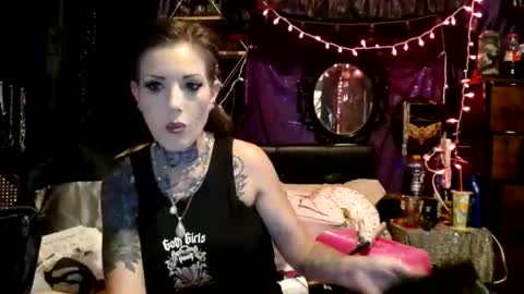 Snapshot of allymoon1369 chatting on June 8, 10:54 pm allymoon1369 online show from June 8, 10:54 pm