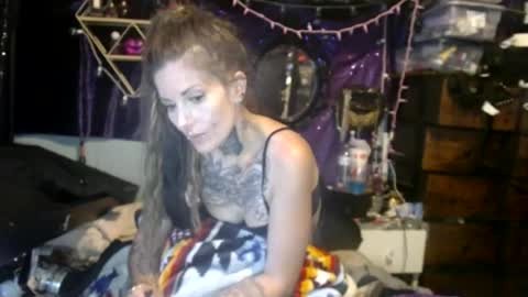 Snapshot of allymoon1369 chatting on July 7, 11:31 pm allymoon1369 online show from July 7, 11:31 pm