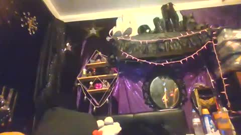 Snapshot of allymoon1369 chatting on July 14, 6:18 am allymoon1369 online show from July 14, 6:18 am