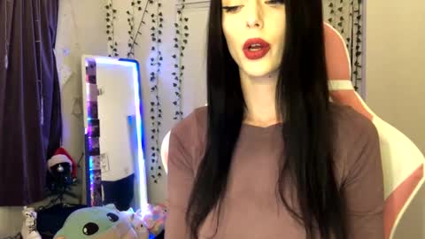 Ally Girl In Her Ally World online show from December 5, 7:27 am