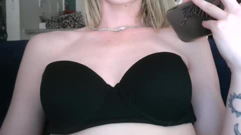 Ally Girl In Her Ally World online show from June 13, 1:25 am