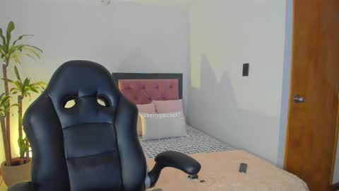 Kelly  online show from September 22, 10:50 am