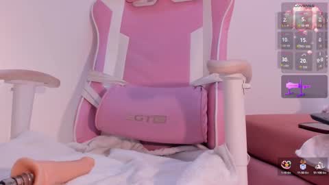 Snapshot of allyson_petite chatting on October 21, 8:42 pm Allyson online show from October 21, 8:42 pm