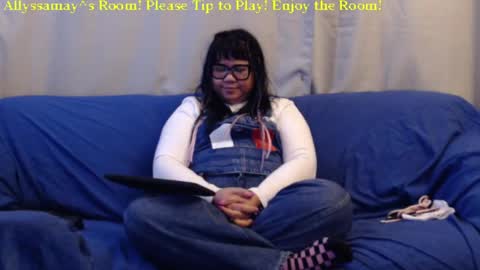 Allyssamay online show from December 3, 2:27 pm