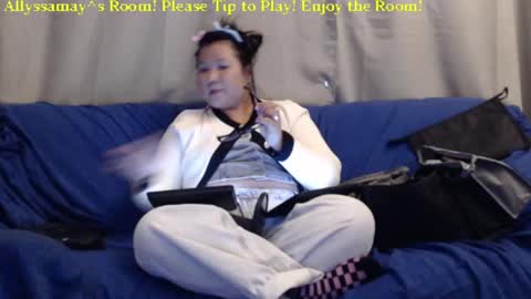 Allyssamay online show from December 5, 6:10 am