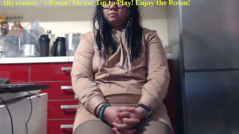 Allyssamay online show from December 12, 6:47 am